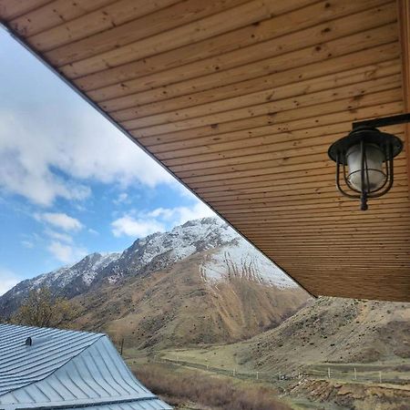 Moon Night Hotel Kazbegi Exterior photo